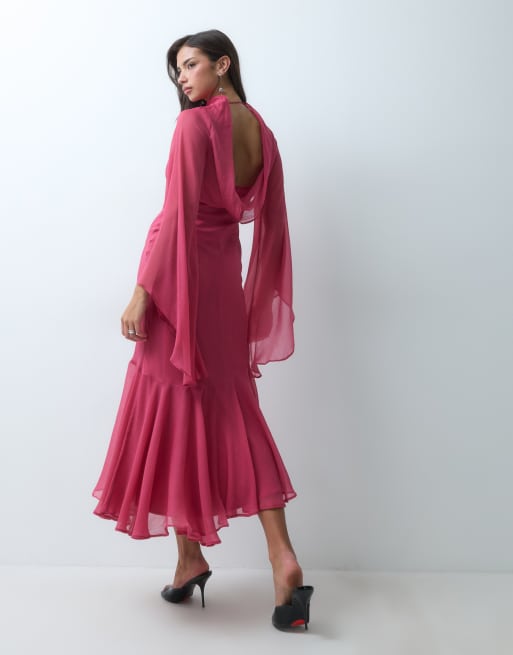 ASOS DESIGN Maxikleid mit ausgestellten Ärmeln und asymmetrischem Volantsaum in Himbeere, 5 von 5