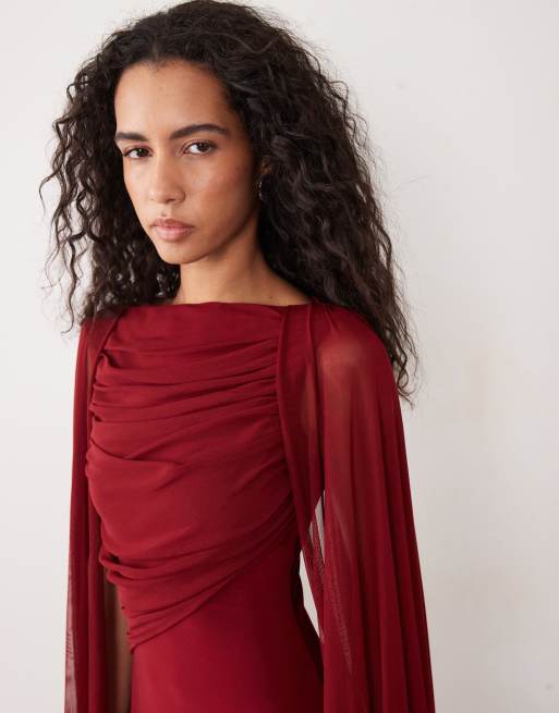ASOS DESIGN Maxikleid mit Cape aus Mesh und Drapierung am Oberteil in Burgunderrot, 3 von 4
