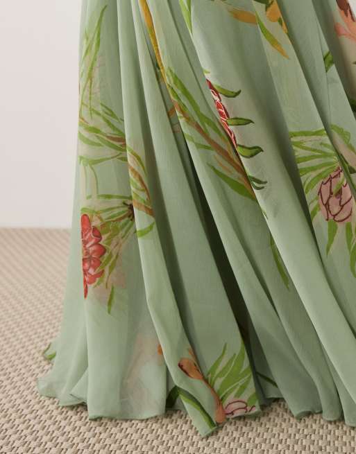 ASOS DESIGN Maxikleid mit Cape, voluminösem Schnitt und Godets in hellblauem und grünem Blumenmuster, 3 von 4