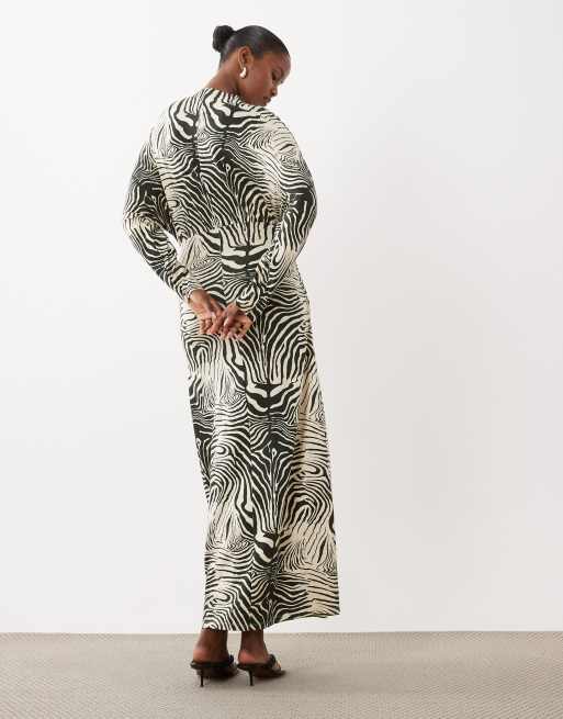 ASOS DESIGN Maxikleid mit Fledermausärmeln und Zebra-Print, 4 von 4