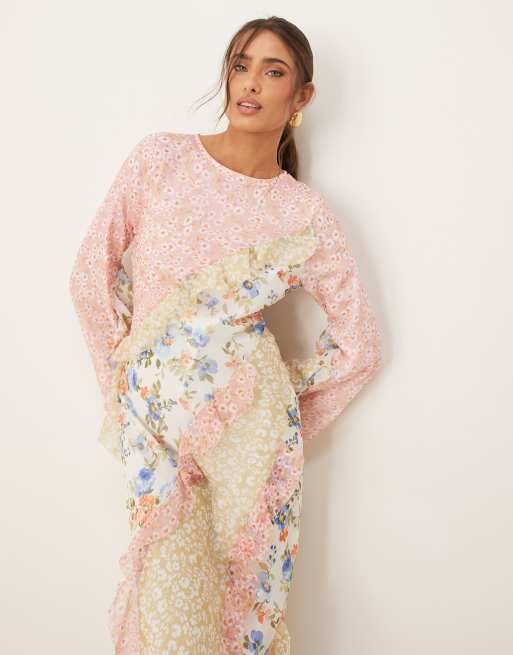 ASOS DESIGN – Maxikleid mit hübschem Blumenmuster und gespleißten Rüschenziernähten, 2 von 4