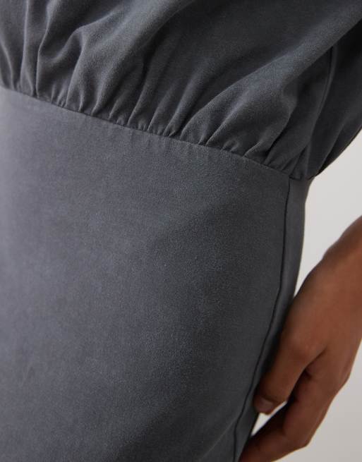 ASOS DESIGN Maxikleid mit kurzen Ärmeln und T-Shirt-Optik in Anthrazit, 4 von 4