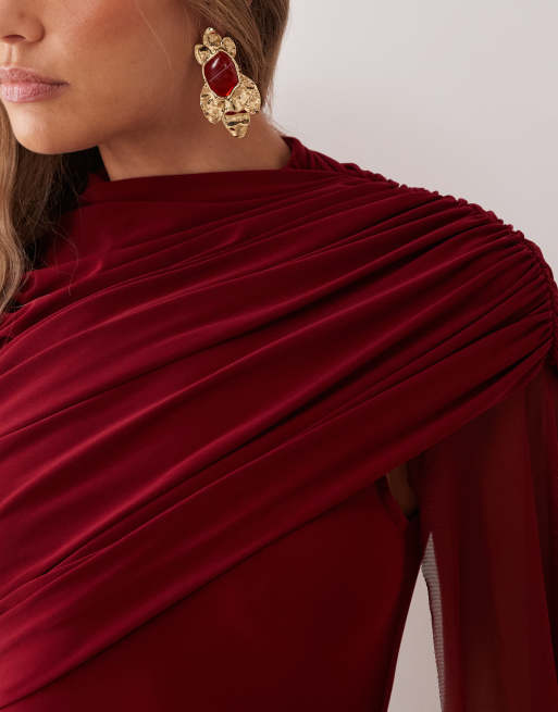 ASOS DESIGN Maxikleid mit Mesh-Overlay und Cape-Detail mit Godets in Weinrot, 3 von 4