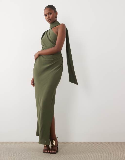 ASOS DESIGN Maxikleid mit One-Shoulder-Träger, geraffter Taille und Schal in Dunkelkhaki, 2 von 4