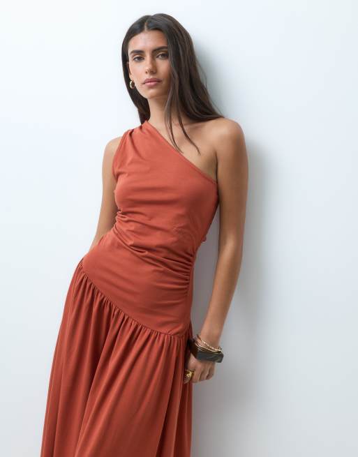 ASOS DESIGN Maxikleid mit Raffungen, One-Shoulder-Träger und tiefer Taille in Rostrot, 4 von 4