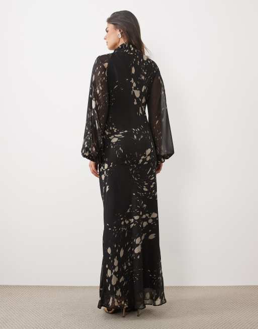 ASOS DESIGN Maxikleid mit Schleifenkragen und abstraktem Punktmuster, 4 von 4