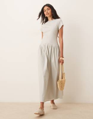 ASOS DESIGN - Maxikleid mit T-Shirt-Oberteil, Streifenmuster und tief angesetzter Taille-Bunt