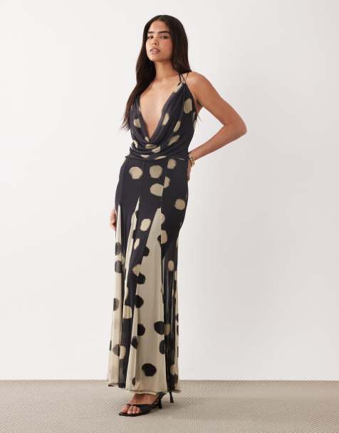 ASOS DESIGN Maxikleid mit tiefem Wasserfallausschnitt, Punktprint und kontrastierenden Godets in Schwarz - view 1