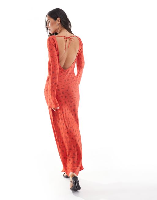 ASOS DESIGN – Maxikleid mit Trompetenärmeln, tiefem Rückenausschnitt und Blumenmuster, 4 von 4