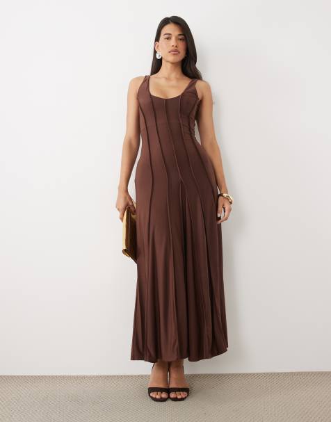 ASOS DESIGN Maxikleid mit U-Ausschnitt und sichtbaren Nähten in Braun - view 1