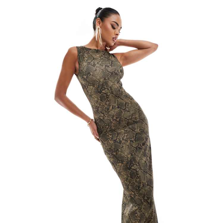 ASOS DESIGN – Maxikleid mit U-Boot-Ausschnitt und Schlangenmuster 