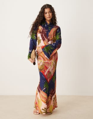 ASOS DESIGN - Maxikleid mit U-Boot-Ausschnitt und Urlaubs-Print-Bunt