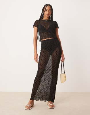 ASOS DESIGN - Maxirock aus durchscheinendem Netzstoff in Schwarz mit geflocktem Blumenmuster
