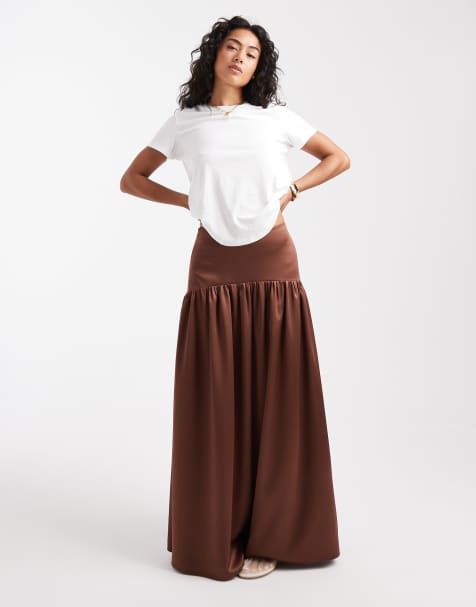 ASOS DESIGN – Maxirock aus Satin in Schokobraun mit tiefer Taille - view 1