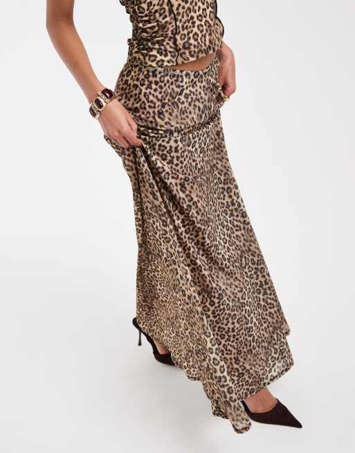 ASOS DESIGN – Maxirock aus Stretch-Chiffon mit Leopardenmuster-Print und ausgestelltem Saum, 2 von 5