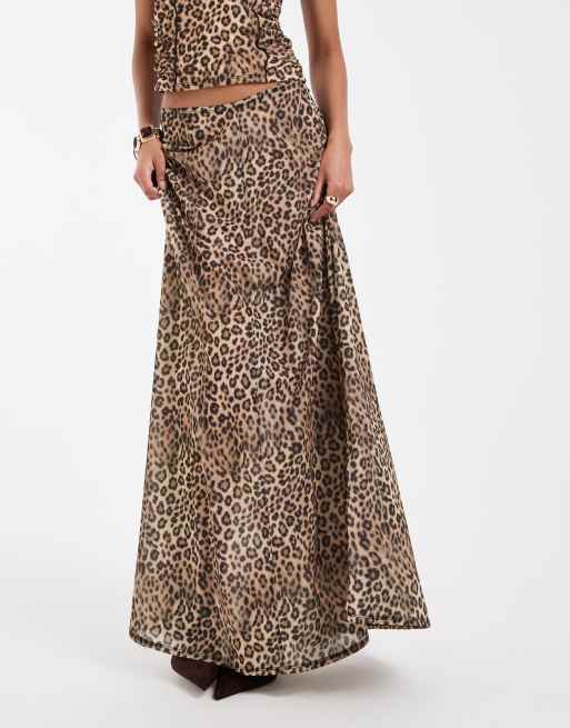 ASOS DESIGN – Maxirock aus Stretch-Chiffon mit Leopardenmuster-Print und ausgestelltem Saum, 4 von 5