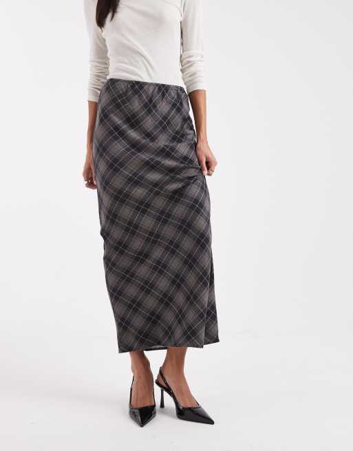 ASOS DESIGN – Maxirock in Braun mit Schrägschnitt und angerautem Karomuster, 2 von 5