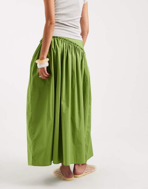 ASOS DESIGN – Maxirock in Grün mit tief angesetztem, asymmetrischem Bund, 4 von 5