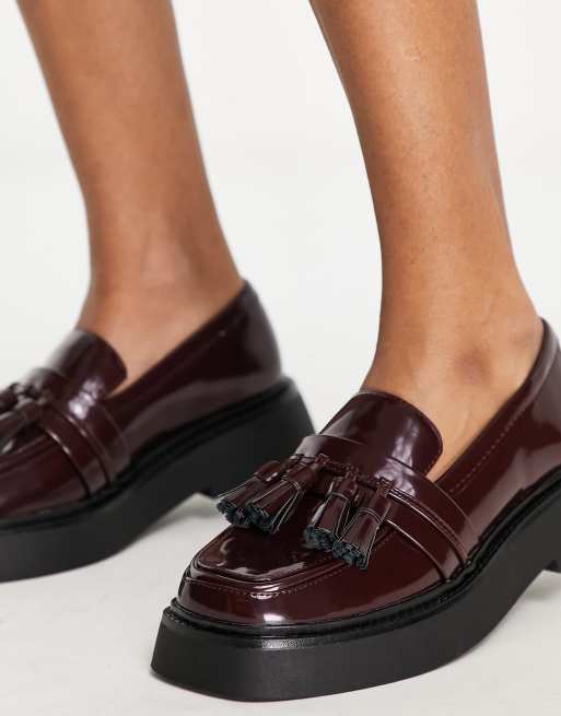 ASOS DESIGN Maxwell Robuste Loafer in Burgunderrot mit Quastenverzierung ASOS