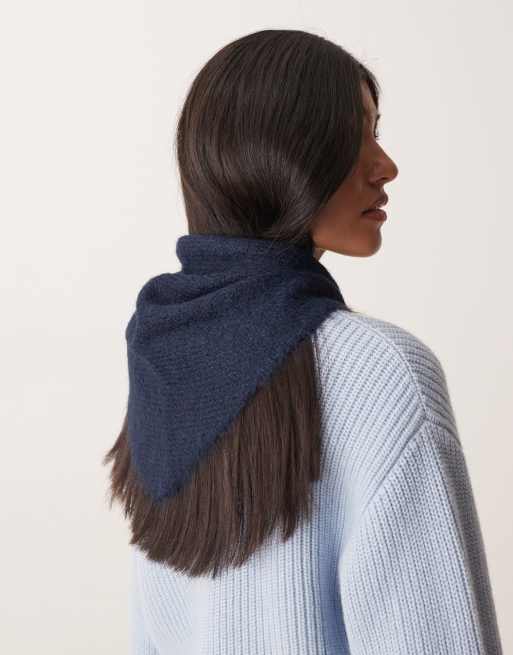 ASOS DESIGN – Mały dzianinowy trójkątny szalik w granatowym kolorze, 2 z 3