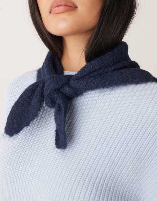 ASOS DESIGN – Mały dzianinowy trójkątny szalik w granatowym kolorze, 3 z 3