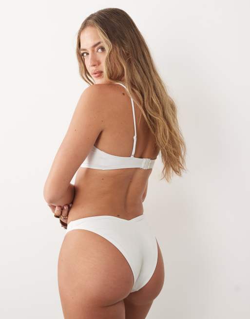 ASOS DESIGN - Maya Seville - Zachte cropped bikinitop met V-hals in wit, 3 van 4