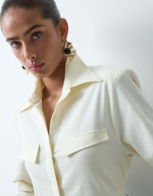 ASOS DESIGN med indsnøret talje og oversized skulderpuder i creme, 3 af 4