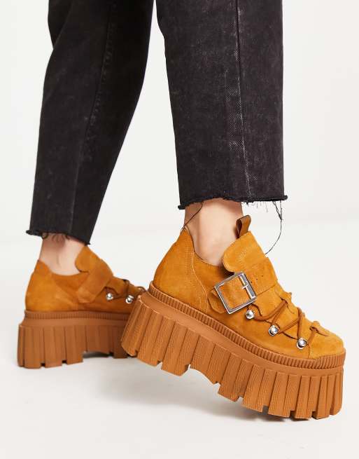 ASOS DESIGN – Meg – Schuhe aus hochwertigem Wildleder in Camel mit dicker Plateausohle, 4 von 4