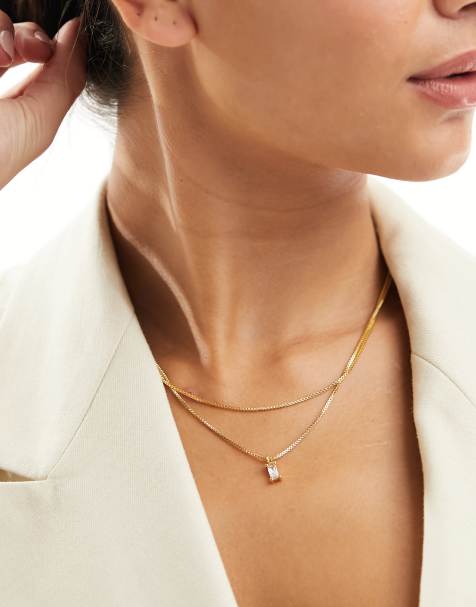 ASOS DESIGN – Mehrreihige goldfarbene Halskette mit 14-Karat-Vergoldung, würfelförmigem Zirkonia-Anhänger und Geschenkbeutel - view 1