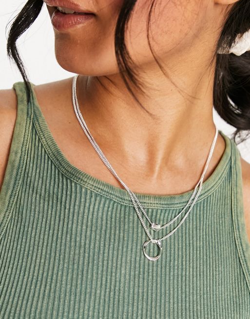 FhyzicsShops DESIGN – Mehrreihige Halskette in Silberoptik mit verdrehter Perle und Creolen