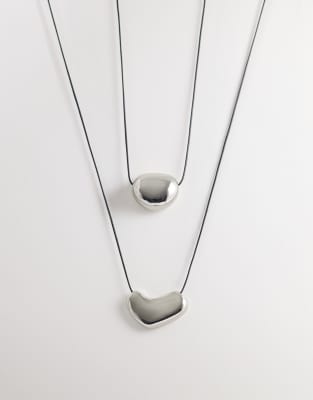 ASOS DESIGN - Mehrreihige Halskette mit Anhängern und silberfarbenen Metall-Details