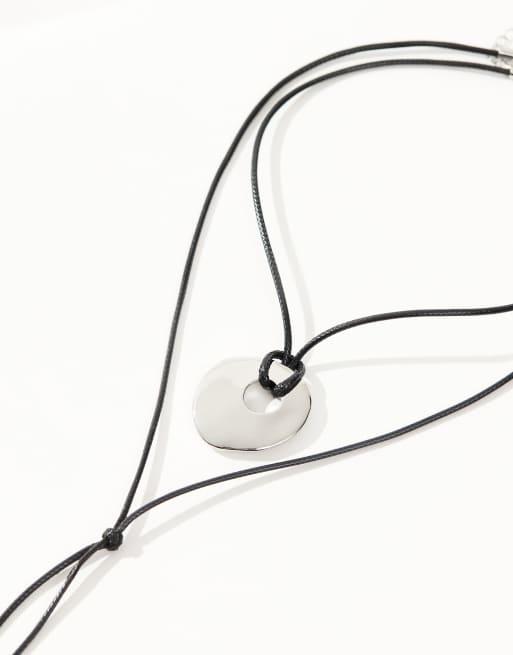 ASOS DESIGN – Mehrreihige Kordelhalskette mit Anhänger in geschmolzener Silberoptik, 2 von 3