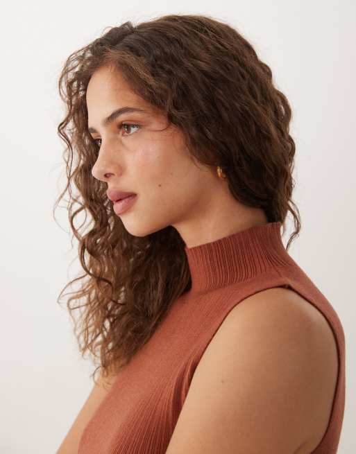 ASOS DESIGN meliertes Strick-Minikleid mit Rippstruktur, ärmellos und Stehkragen in Rost, 3 von 4