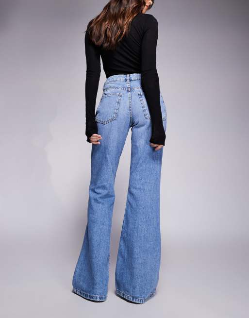 ASOS DESIGN – Mellanblå, avslappnade jeans med utsvängd design, 2 av 5
