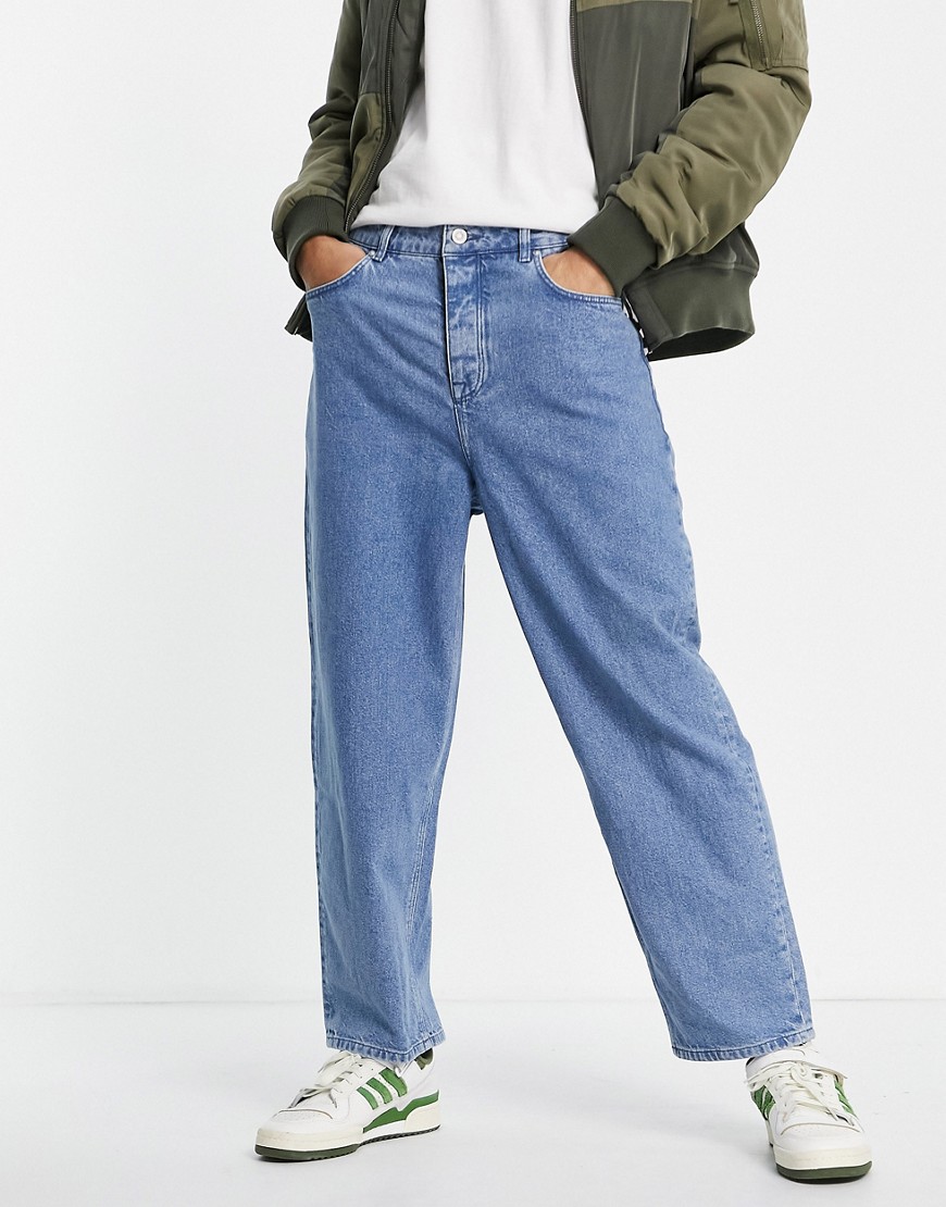 ASOS DESIGN – Mellanblå barrel-jeans