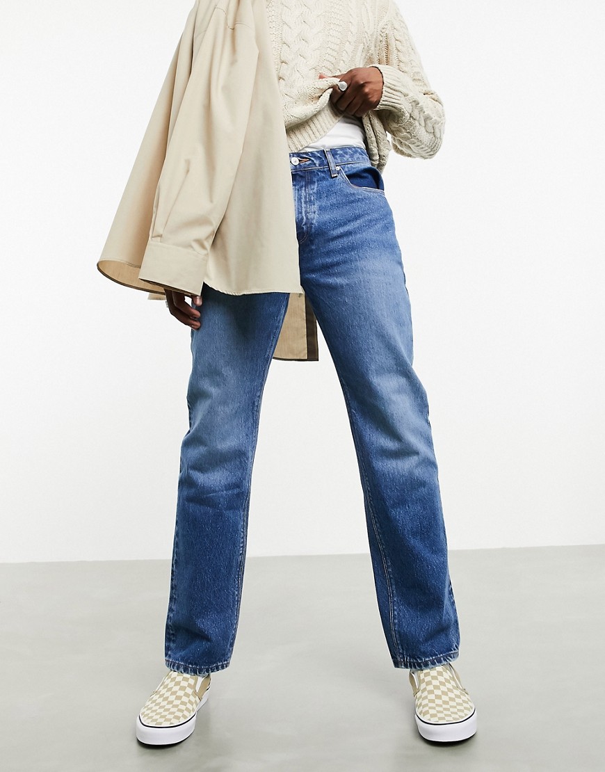 ASOS DESIGN – Mellanblå jeans i original fit och hållbart material
