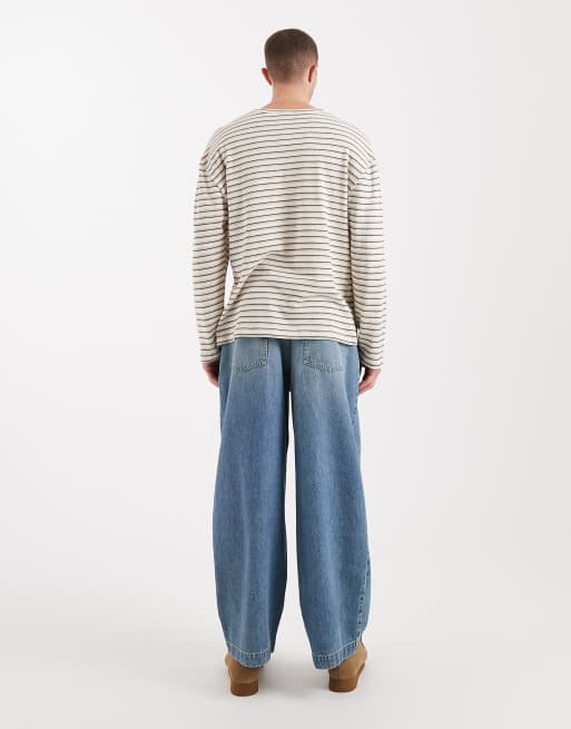 ASOS DESIGN – Mellanblå jeans i tvättad finish med veck och barrelben, 3 av 5
