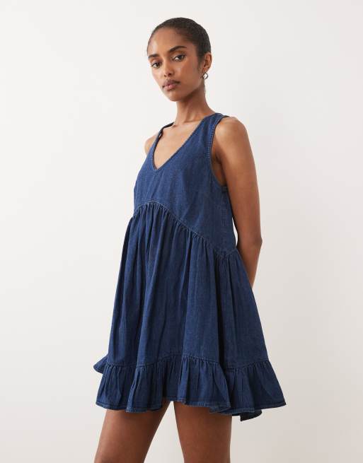 ASOS DESIGN – Mellanblå, panelsydd smockklänning i denim med v-ringning, 4 av 4