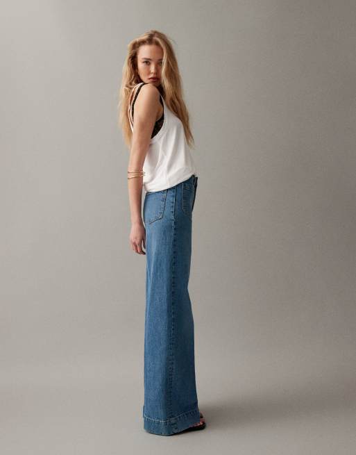 ASOS DESIGN – Mellanblå, tvättade jeans med hög midja, vida ben och framfickor, 2 av 7