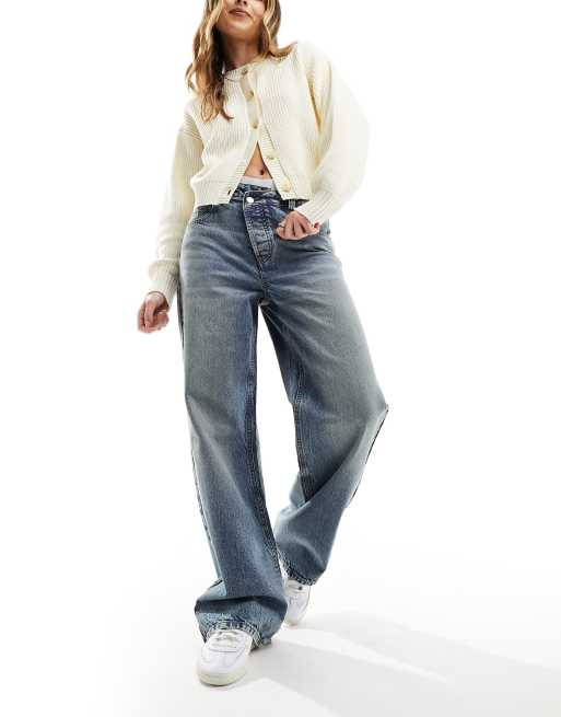 ASOS DESIGN – Mellanblå, vintagetvättade dad jeans med vida ben och omlottdesign framtill 