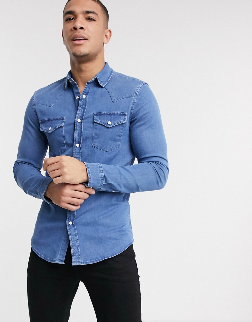 ASOS DESIGN – Mellantvättad jeansskjorta i cowboystil av ekologisk bomull med extra smal passform-Blå