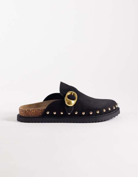 ASOS DESIGN – Mellany – Mules aus schwarzem Wildlederimitat mit Nietenbesatz und Fußbett - view 1
