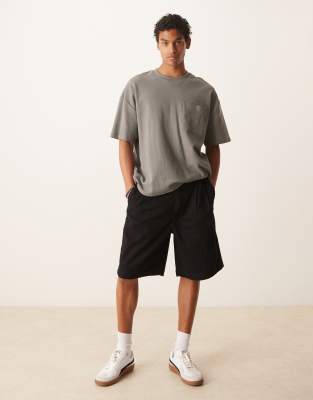ASOS DESIGN - Mellemlange denimshorts med vide ben og læg i sort vask - view 1