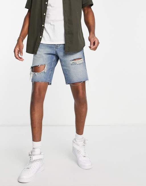 ASOS DESIGN - Mellemlange slim-denimshorts med rå kanter og flænger på lårene i mellemblå vask 