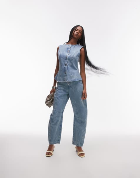 ASOS DESIGN - Mellemvasket blåt sæt med habitvest og jeans med tøndeformede ben og blomstermønster i denim - view 1