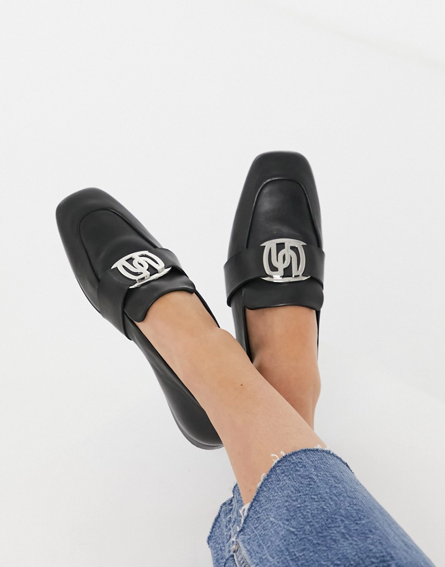 asos design -  – Mellow – Loafer in Schwarz aus Leder mit Metall-Detail