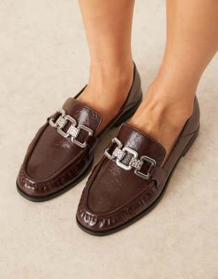 ASOS DESIGN - Melrose - Geraffte Loafer in Braun mit Ketten-Detail