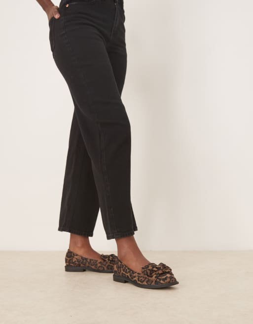ASOS DESIGN – Memphis – Leopardmönstrade, platta skor med rosett, 2 av 4