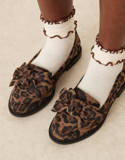 ASOS DESIGN - Memphis - Platte schoenen met brede pasvorm en strik in luipaardprint, 3 van 4