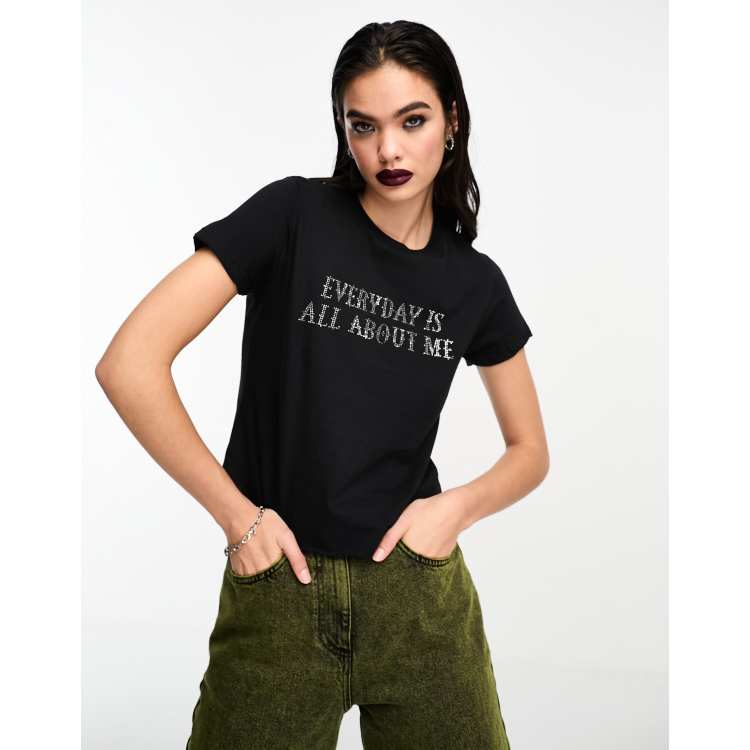 ASOS DESIGN - Mercoledì Addams - T-shirt baby nera con scritta